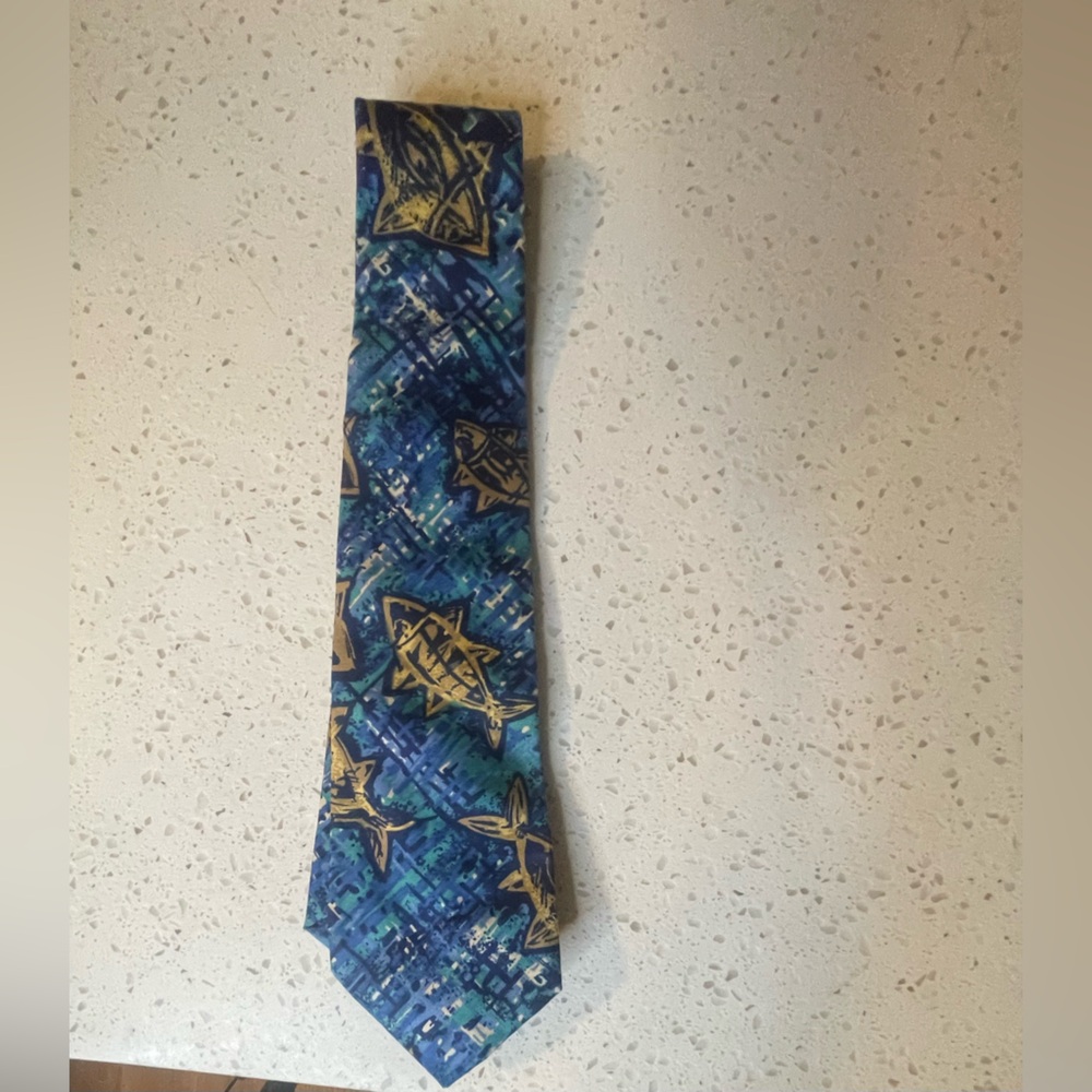 Hilo Hattie Made In Hawaii Tie!